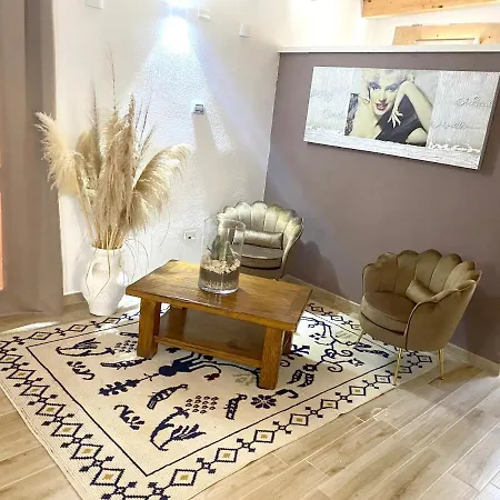 3 Bedrooms House With Shared Pool Jacuzzi And Enclosed Garden At 2 Km Away From The