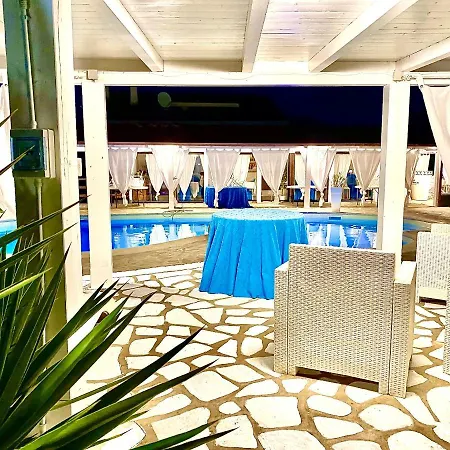 3 Bedrooms House With Shared Pool Jacuzzi And Enclosed Garden At 2 Km Away From The *