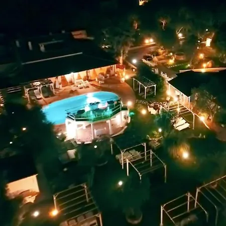 3 Bedrooms House With Shared Pool Jacuzzi And Enclosed Garden At 2 Km Away From The *
