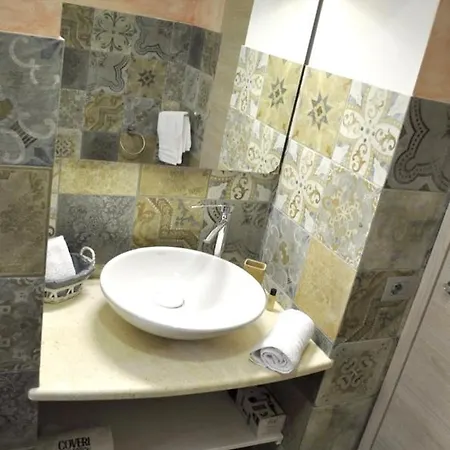 3 Bedrooms House With Shared Pool Jacuzzi And Enclosed Garden At 2 Km Away From The